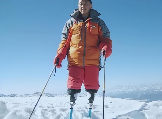 新澳今日图片分析:戴假肢3次登顶泰山